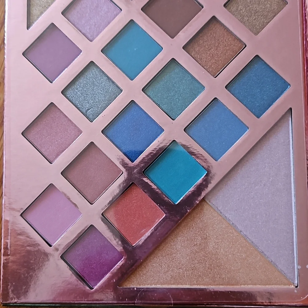Island Vibes Full-Face Pressed Pigment Palette NWB